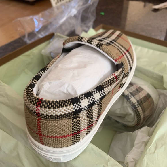 Burberry slide on sneakers - Picture 2 of 5